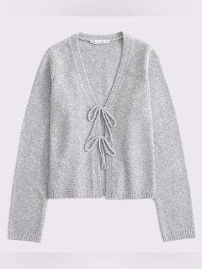 Abercrombie & Fitch - Tie-Front Front Sweater in Light Gray